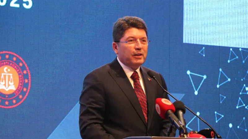 Adalet Bakanı Tunç'un ziyaret edeceği gün Kayseri adliyesinde "ruhsatsız tabanca"lı bir kadın yakalandı