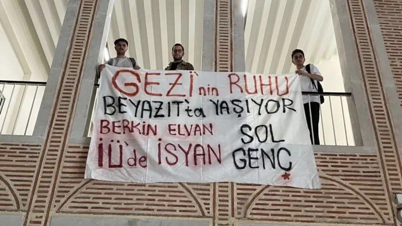 Beyazıt'ta Gezi pankartı açan gençlere para cezası