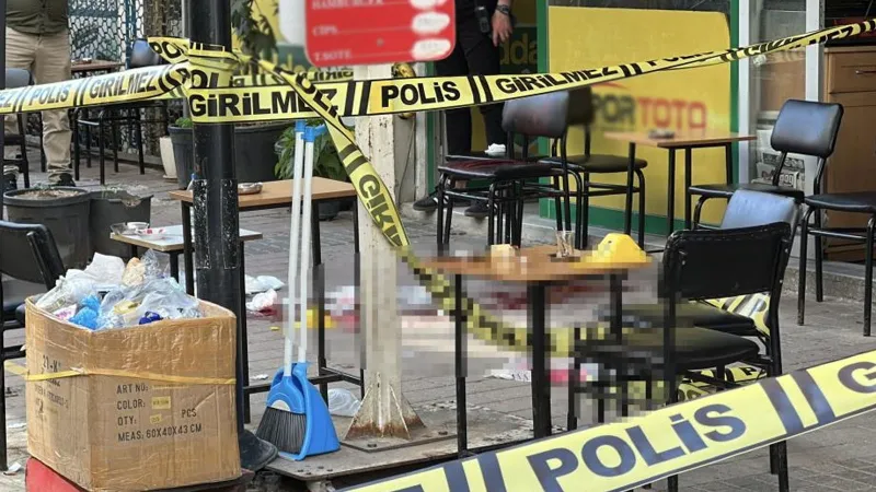 Çay ocağında otururken bıçaklı saldırıya uğradı