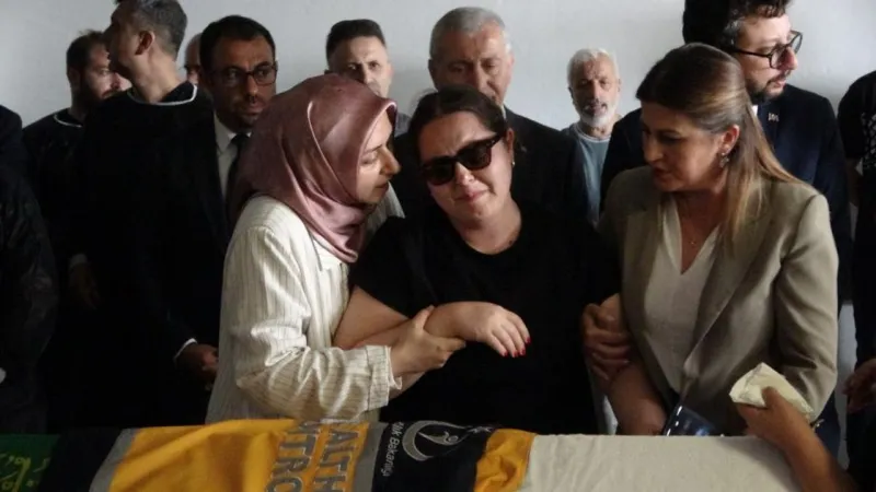 Düğününe 3 Ay Kala Hayatını Kaybetti! Nişanlısı Tabuta Sarılarak Ağladı