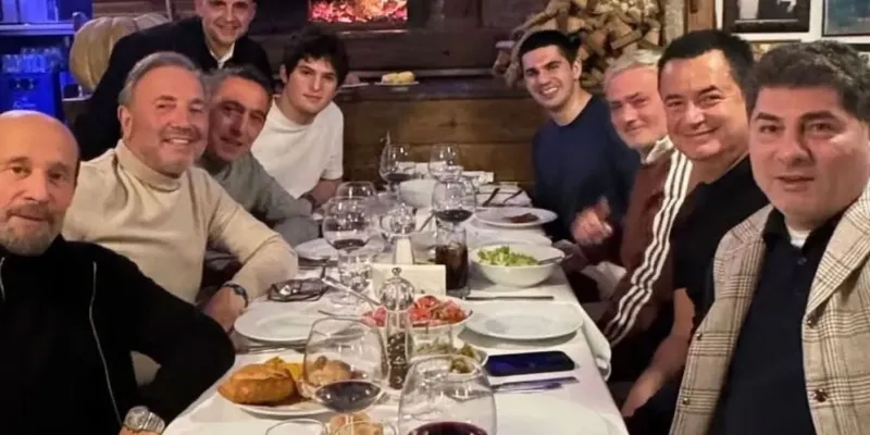 Fenerbahçe yönetimindeki Galatasaraylıları açıkladı