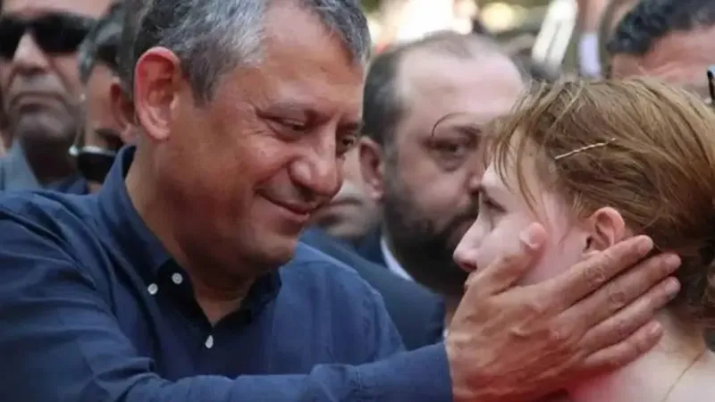 Özgür Özel'den Duygulandıran Hareket! Zeyrek'in Kızını Sınava O Götürecek