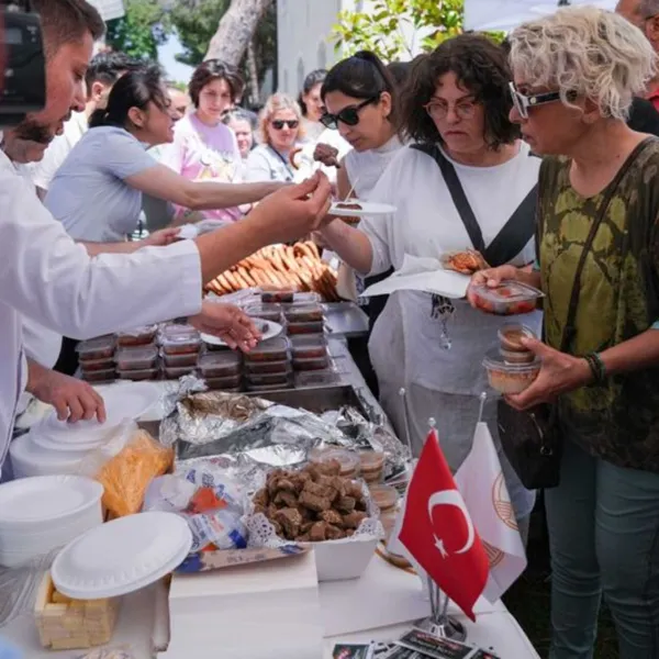 İzmir'in geleneksel lezzetler şöleni başladı
