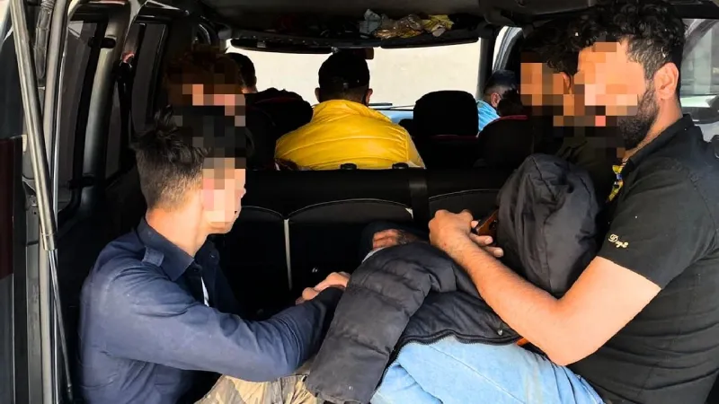 Kastamonu’da 8 Düzensiz Göçmen Minibüste Yakalandı
