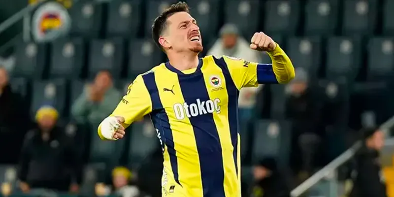 Mert Hakan Yandaş Sahalara Döndü! Fenerbahçe Taraftarı Coştu