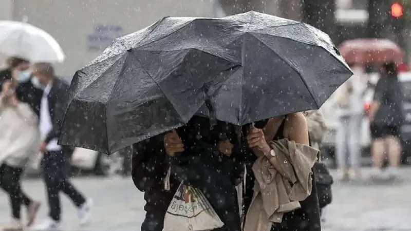 Meteoroloji 11 ili uyararak saat verdi! Sağanak ve fırtına geliyor