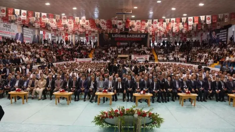 MHP’nin Erzurum mitingi düşük katılımla gerçekleşti