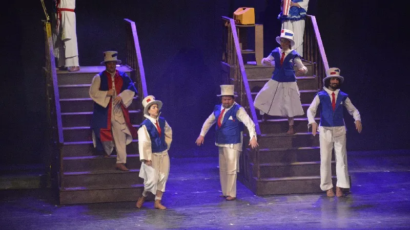 Bursa'da Tiyatro Festivali Coşkusu: Kısa Süren Saltanat Sahnedeydi!
