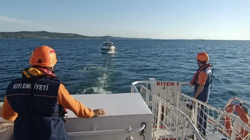 Çanakkale'de Tekne Alarmı! Sürüklenen Tekneye Hızlı Müdahale