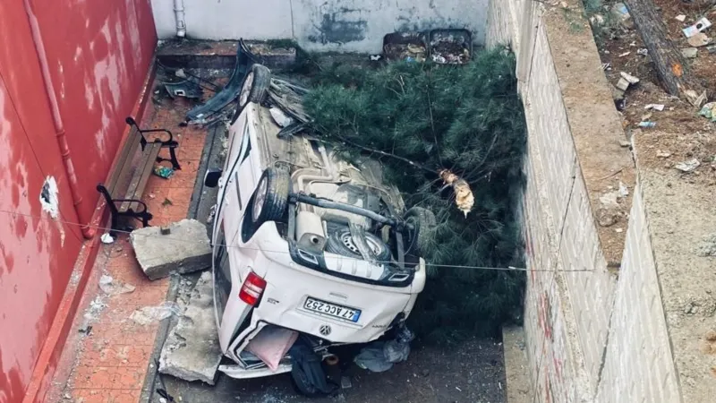 Mardin'de Otomobil Duvarından Uçtu! İşte Kazanın Detayları