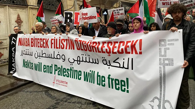 Sirkeci'de Nakba Yürüyüşü: Filistin Direnişi Kutup Yıldızımız!