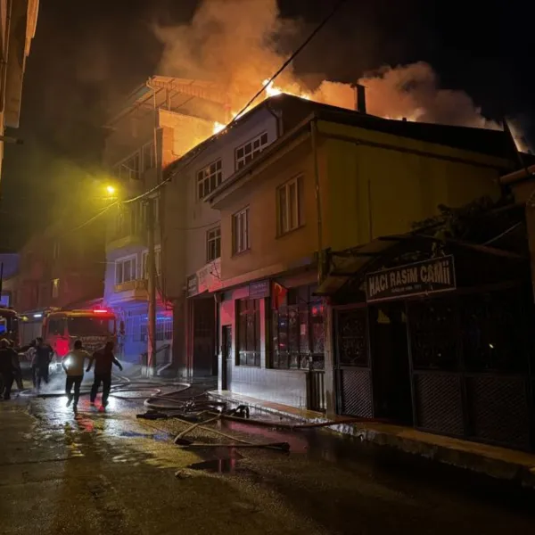 Oto tamirhanesinde yangın