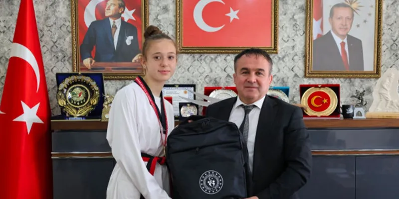 Şampiyon Ebrar davul zurna ile karşılandı