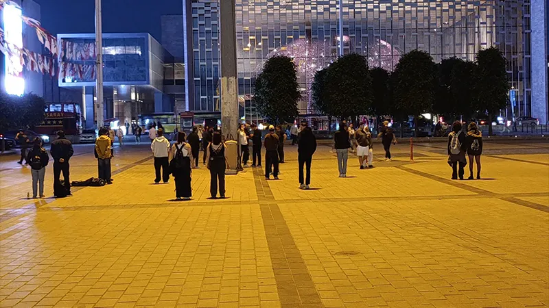 Taksim'de "Duran Adam Eylemi" yapan 18 kişi gözaltına alındı