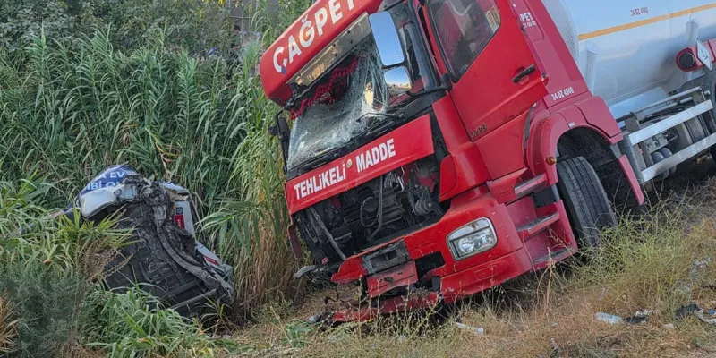 Tankerle minibüs dereye uçtu, ortalık savaş alanına döndü
