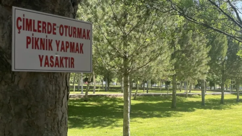 Tepki toplayan uygulama: 'Çimlerde oturmak yasak!'