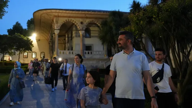 Topkapı Sarayı'nda Gece Turu: Tarihi Işıklar Altında Keşfet!