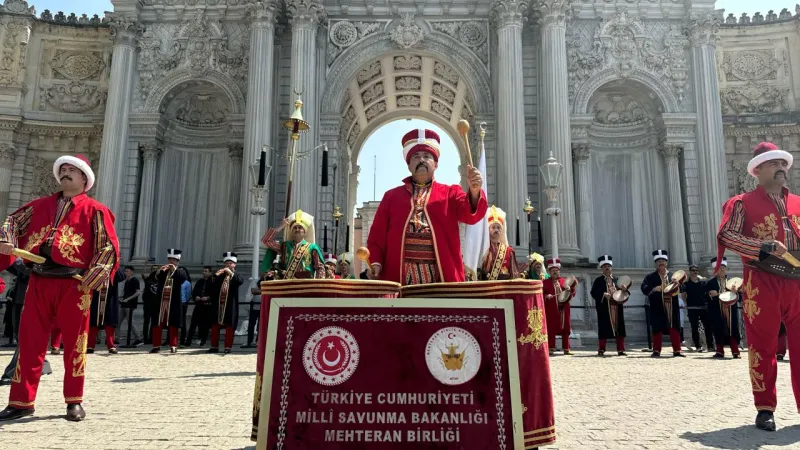 Dolmabahçe'de Yaz Coşkusu: Mehteran Gösterileri Başladı!