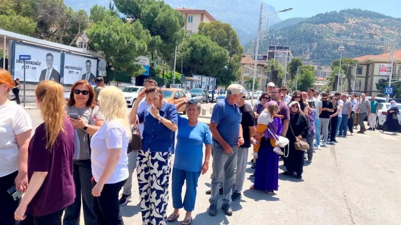 Zeyrek Ailesine Başsağlığı Yağmuru: Manisa'da Duygu Seli!